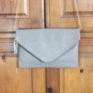 Crossbody, chain detail, going out bag!